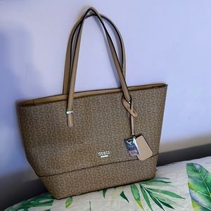 ✨SOLD on MERCARI✨ Tan Y2K Guess bag with Zipper Closure